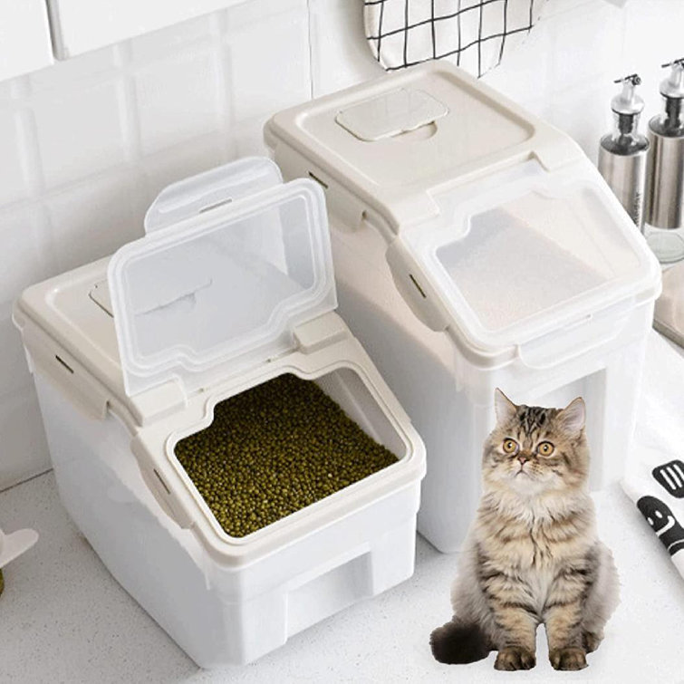 Pet food clearance storage with scoop